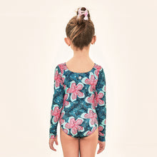 Charger l'image dans la galerie, Model Back: Uv Line Une Pièce Fille Swimsuit Girl Hibiscus Upf50+