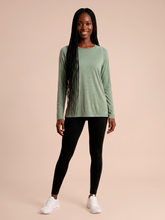 Charger l'image dans la galerie, Model Front: Uv Line T-Shirt Longsleeve Fem New Fit Mix Grey Upf50+