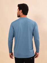 Charger l'image dans la galerie, Model Back: Uv Line T-Shirt Longsleeve Uvpro Masc Indigo Upf50+