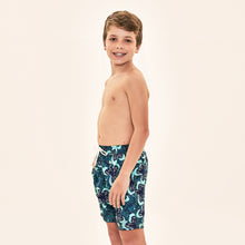 Charger l'image dans la galerie, Image 02: Uv Line Maillot De Bain Garçon Shorts Aqua Hibiscus Kids Upf50+
