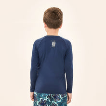 Charger l'image dans la galerie, Model Back: Uv Line T-Shirt Acqua Qr Code Marinho Upf50+