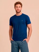 Charger l'image dans la galerie, Model Front: Uv Line T-Shirt Pour Homme T-Shirt Uvpro Masc Cobalt Upf50+
