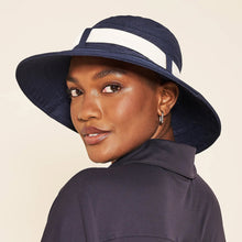 Charger l'image dans la galerie, Model Back: Uv Line Chapeau Souple/Capeline Hat Paris Ville L Fem Blue White Upf50+