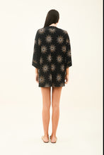 Charger l'image dans la galerie, Model Back: Uv Line Vêtement De Plage Kimono Shine-Preto Upf50+