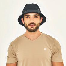 Charger l'image dans la galerie, Model Front: Uv Line Bob Hat Toronto Colors Masc Black Upf50+
