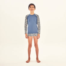 Charger l'image dans la galerie, Model Front: Uv Line T-Shirt Rash Guard Kids Costela Aco Off White Upf50+
