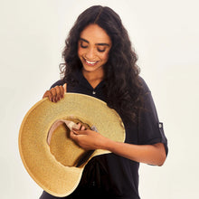 Charger l'image dans la galerie, Image 05: Uv Line Chapeau Souple/Capeline Hat Santorini Imp Fem Wheat Upf50+
