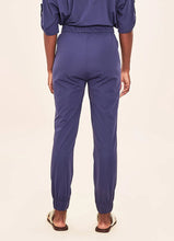Charger l'image dans la galerie, Model Back: Uv Line Pantalon De Plage Pants Fem Basic Navy Blue Upf50+
