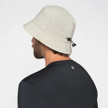 Charger l'image dans la galerie, Model Back: Uv Line Bob Hat Toronto Colors Masc Sand Upf50+
