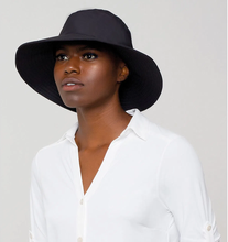 Charger l'image dans la galerie, Model Front: Uv Line Bob Hat California Nac Fem Black Upf50+
