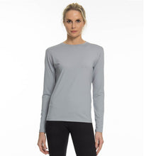 Charger l'image dans la galerie, Model Front: Uv Line T-Shirt Longsleeve Uvpro Fem Grey Upf50+
