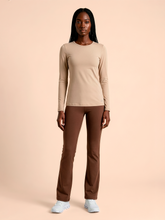 Charger l'image dans la galerie, Model Front: Uv Line T-Shirt Longsleeve Fem New Fit Sand Upf50+
