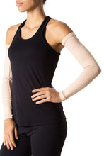 Charger l'image dans la galerie, Model Front: Uv Line Gants Long Sleeve Uni Beige Upf50+
