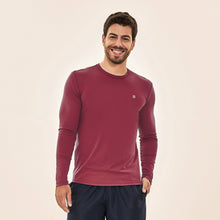 Charger l'image dans la galerie, Model Front: Uv Line T-Shirt Longsleeve Uvpro Masc Vermelho Queimado Upf50+
