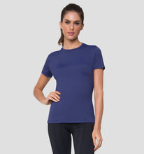 Charger l'image dans la galerie, Model Back: Uv Line Fitness Haut T-Shirt Uvpro Fem Navy Blue Upf50+
