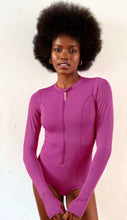 Charger l'image dans la galerie, Product Front: Uv Line Une Pièce Swimsuit Macae Magenta Upf50+
