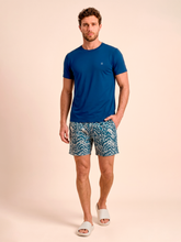 Charger l'image dans la galerie, Model Front: Uv Line Bermuda / Short Pour Homme Shorts Acqua Boxer Tie Dye Blue Upf50+

