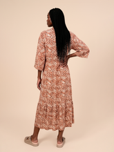 Charger l'image dans la galerie, Model Back: Uv Line Chemise Long Shirtdress Tie Dye Pitanga Upf50+
