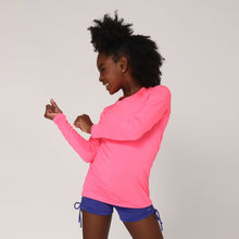 Charger l'image dans la galerie, Model Back: Uv Line T-Shirt Camiseta Uvlight Pink Fluor Spf50+
