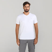 Charger l'image dans la galerie, Model Front: Uv Line Fitness Haut Sport Fit Mas Branco Upf50+
