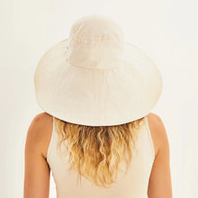 Charger l'image dans la galerie, Model Back: Uv Line Chapeau Souple/Capeline Beverly Hills Areia Upf50+
