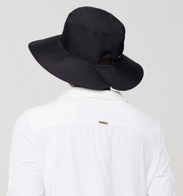 Charger l'image dans la galerie, Model Back: Uv Line Bob Hat California Nac Fem Black Upf50+
