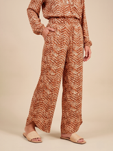 Charger l'image dans la galerie, Gallery: Uv Line Pantalon De Plage Pants Meia Lua Tie Dye Pitanga Upf50+
