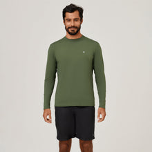 Charger l'image dans la galerie, Model Front: Uv Line T-Shirt Longsleeve Uvpro Green Militar Upf50+
