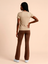 Charger l'image dans la galerie, Model Back: Uv Line T-Shirt T-Shirt Fem New Fit Fem Sand Upf50+
