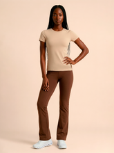 Charger l'image dans la galerie, Model Front: Uv Line T-Shirt T-Shirt Fem New Fit Fem Sand Upf50+
