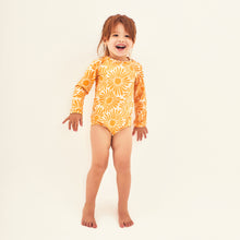 Charger l&#39;image dans la galerie, Model Front: Uv Line Maillot De Bain Bébé Baby Solar Amarelo Upf50+
