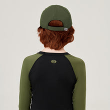 Charger l&#39;image dans la galerie, Model Back: Uv Line Casquette Cap Teen Colors Verde Militar Upf50+
