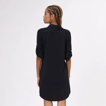 Charger l&#39;image dans la galerie, Model Back: Uv Line Robe De Plage Copenhagen Fpu50+ Shirtdress Black Uv
