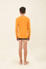 Charger l&#39;image dans la galerie, Model Back: Uv Line T-Shirt Kids Longsleeve Uvpro Laranja
