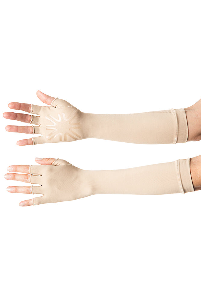 Model Front: Uv Line Gants Long Glove Chocolate Upf50+