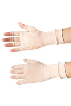 Charger l'image dans la galerie, Model Front: Uv Line Gants Medium Glove Beige Upf50+
