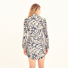 Charger l&#39;image dans la galerie, Model Back: Uv Line Chemise Shirtdress Costela Aco Off White Upf50+
