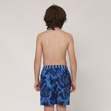 Charger l&#39;image dans la galerie, Model Back: Uv Line Maillot De Bain Garçon Short Acqua Oceano Inf Upf50+
