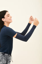 Charger l&#39;image dans la galerie, Image 03: Uv Line Gants Sun-Protection Sleeve Navy Upf50+
